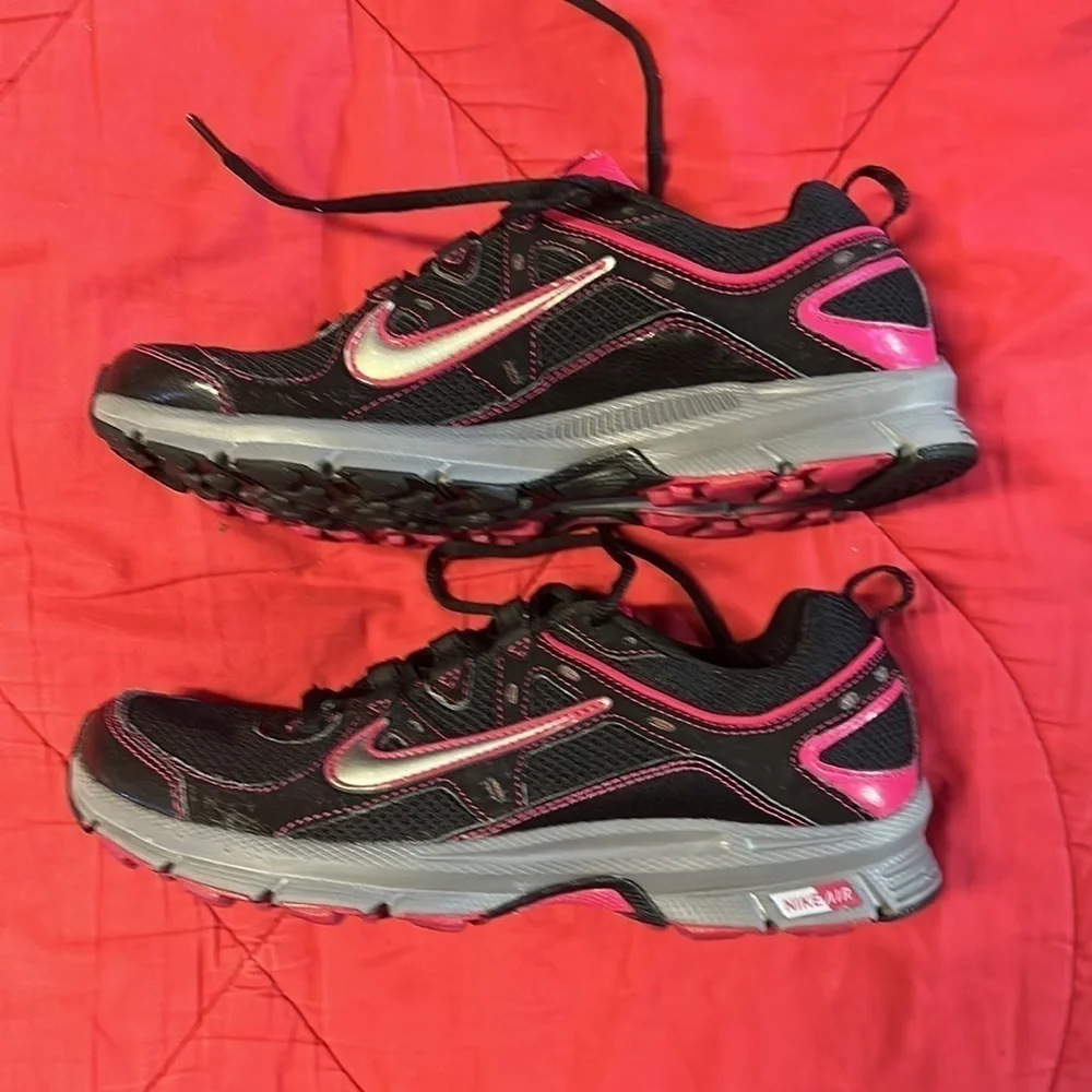WOMENS Nike Sz 9 Alvorrd 9 Athletic Shoes